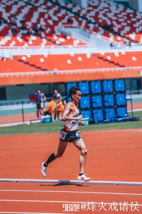 全运会男子5000米决赛:辽宁选手于水庆摘金 全运会男子5000米决赛:辽宁选手于水庆摘金
